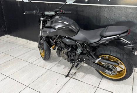 YAMAHA MT-07 700 ABS, Foto 2