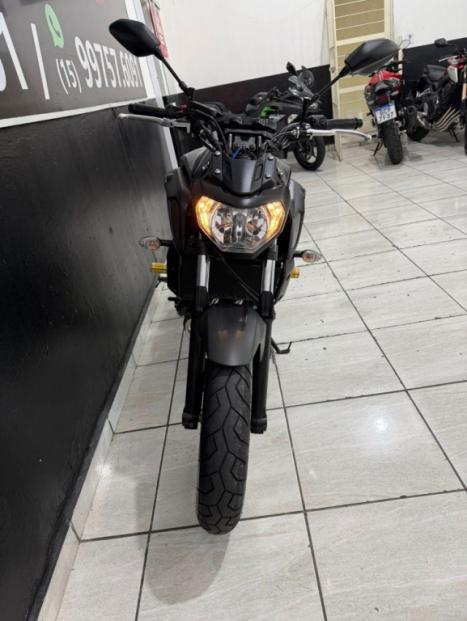 YAMAHA MT-07 700 ABS, Foto 5