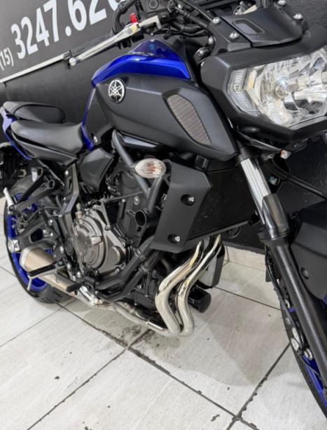 YAMAHA MT-07 700 ABS, Foto 6