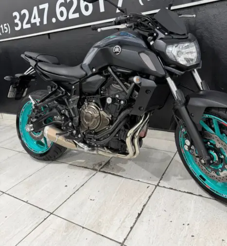 YAMAHA MT-07 700 ABS, Foto 4