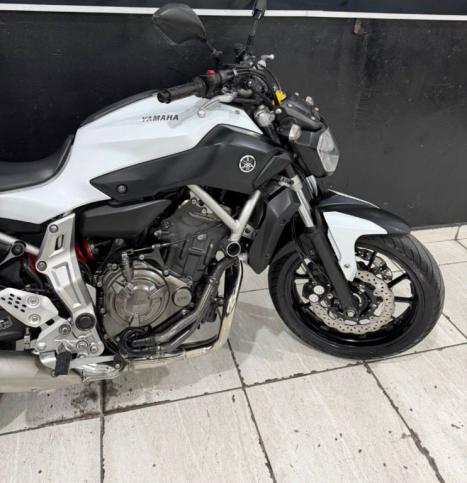 YAMAHA MT-07 700 ABS, Foto 1
