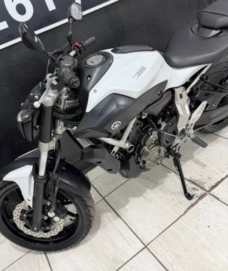 YAMAHA MT-07 700 ABS, Foto 6