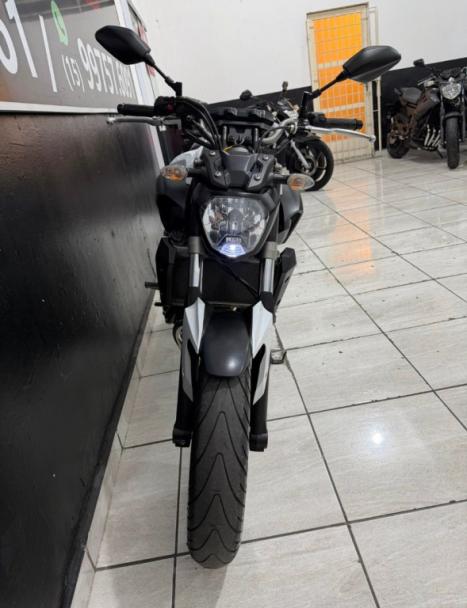 YAMAHA MT-07 700 ABS, Foto 8