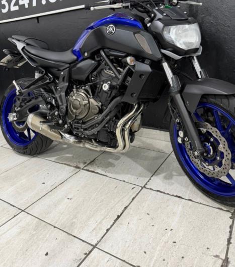 YAMAHA MT-07 700 ABS, Foto 2