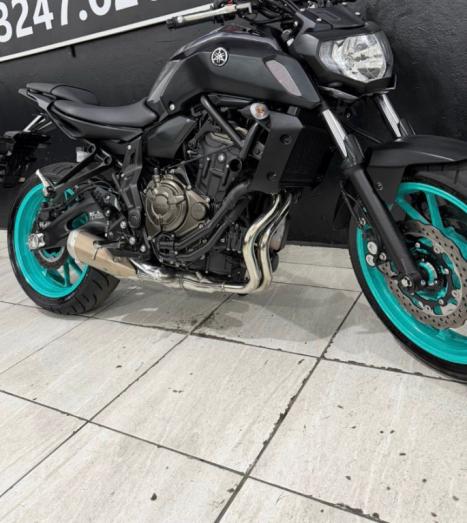 YAMAHA MT-07 700 ABS, Foto 1