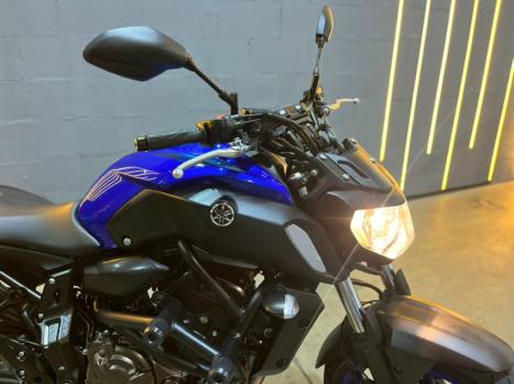 YAMAHA MT-07 700 ABS, Foto 2
