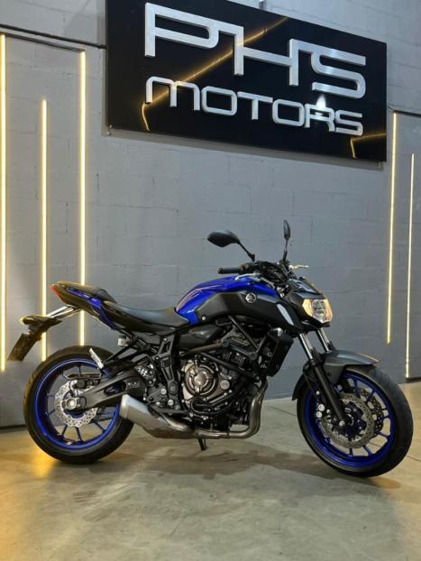 YAMAHA MT-07 700 ABS, Foto 3