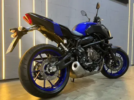 YAMAHA MT-07 700 ABS, Foto 6