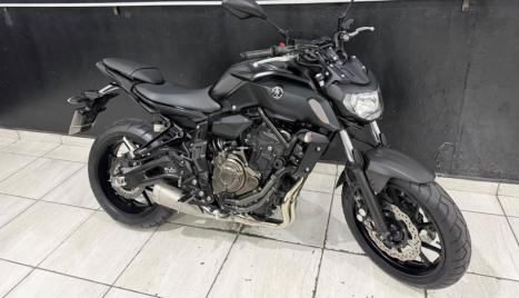 YAMAHA MT-07 700 ABS, Foto 1