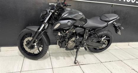 YAMAHA MT-07 700 ABS, Foto 2
