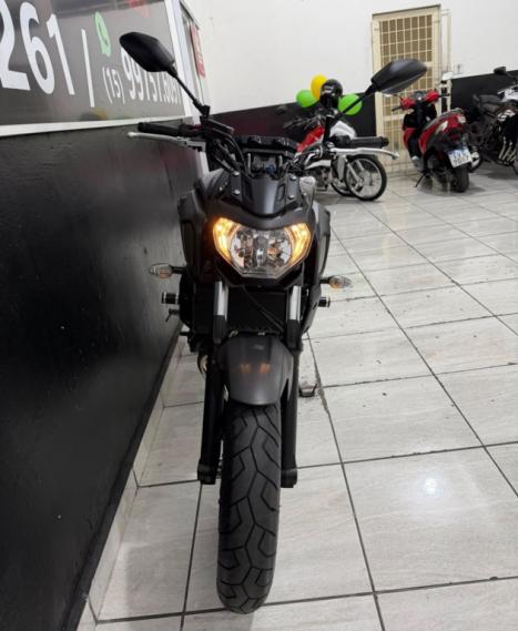 YAMAHA MT-07 700 ABS, Foto 6