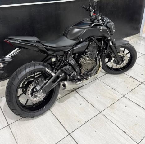 YAMAHA MT-07 700 ABS, Foto 8
