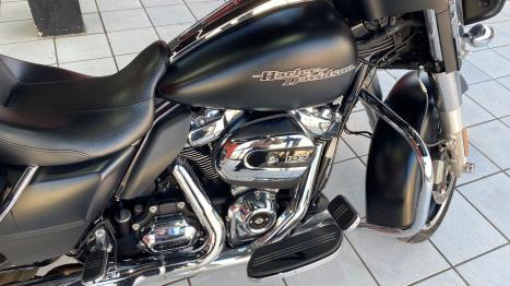 HARLEY DAVIDSON Street Glide FLHX 1800, Foto 3