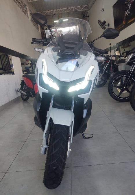 HONDA ADV 150 , Foto 2
