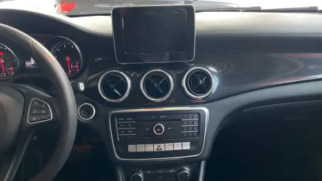 MERCEDES-BENZ CLA 180 1.6 16V 4P CGI TURBO 7G-TRONIC DCT AUTOMTICO, Foto 13