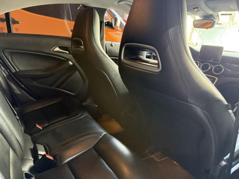 MERCEDES-BENZ CLA 180 , Foto 1