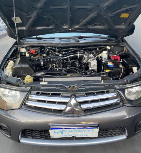 MITSUBISHI L 200 Triton 2.4 16V FLEX HLS CABINE DUPLA, Foto 2