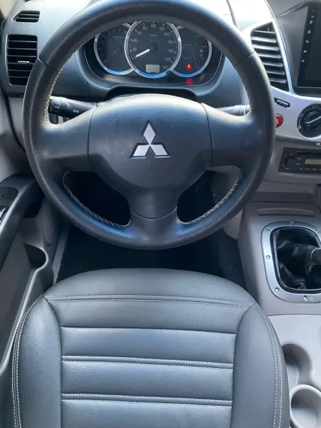 MITSUBISHI L 200 Triton 2.4 16V FLEX HLS CABINE DUPLA, Foto 7