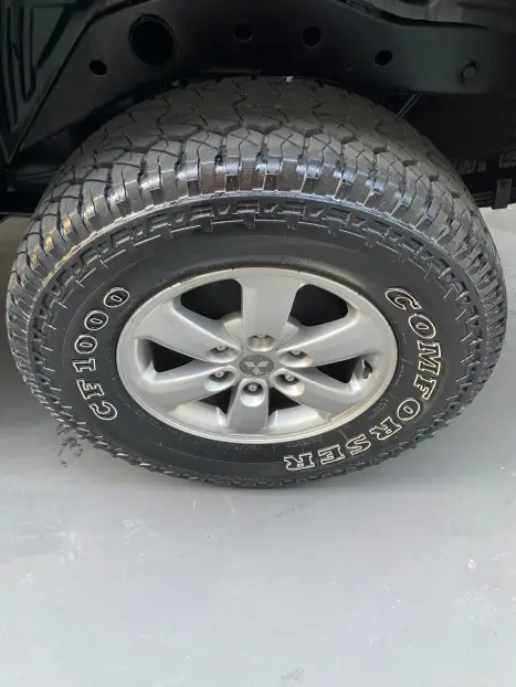MITSUBISHI L 200 Triton 2.4 16V FLEX HLS CABINE DUPLA, Foto 10