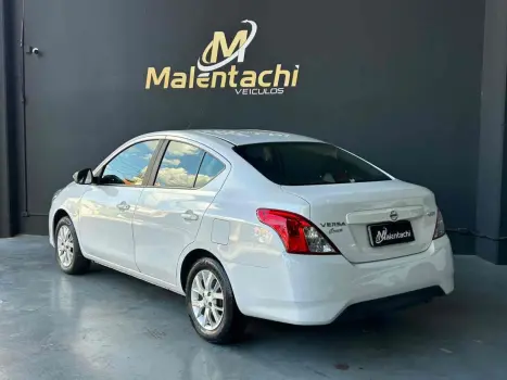 NISSAN Versa Sedan , Foto 7