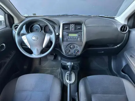 NISSAN Versa Sedan , Foto 11