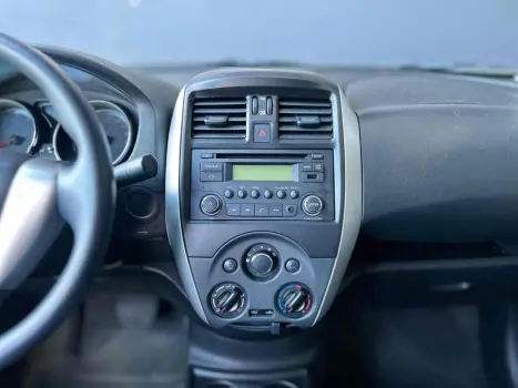 NISSAN Versa Sedan , Foto 12