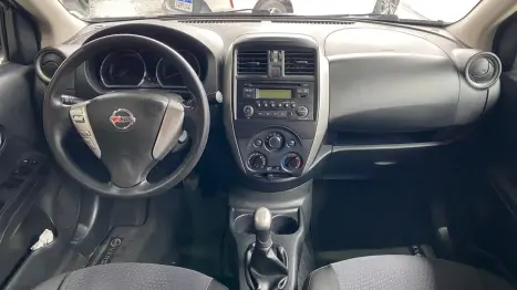 NISSAN Versa Sedan , Foto 4