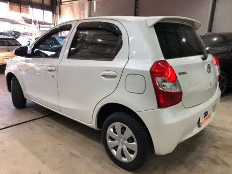 TOYOTA Etios Hatch 1.3 16V 4P FLEX X, Foto 2