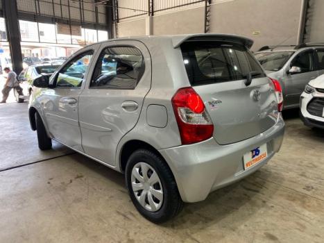 TOYOTA Etios Hatch 1.3 16V 4P FLEX X, Foto 2