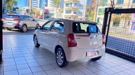 TOYOTA Etios Hatch 1.5 16V 4P FLEX XLS AUTOMTICO, Foto 9