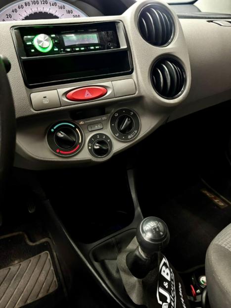 TOYOTA Etios Hatch 1.3 16V 4P FLEX X, Foto 6