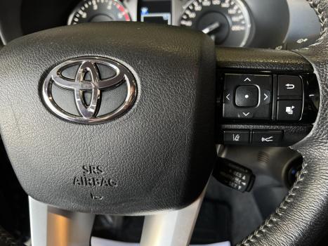 TOYOTA Hilux Caminhonete 2.8 16V SRX 4X4 DIESEL CABINE DUPLA AUTOMTICO, Foto 12