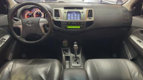 TOYOTA Hilux Caminhonete 3.0 4P 4X4 SRV TURBO DIESEL TOP CABINE DUPLA AUTOMTICO, Foto 9