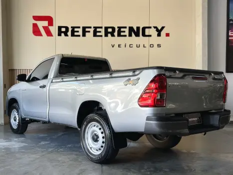 TOYOTA Hilux Caminhonete 2.8 4X4 DIESEL CABINE SIMPLES, Foto 2