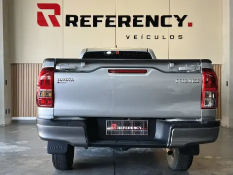 TOYOTA Hilux Caminhonete 2.8 4X4 DIESEL CABINE SIMPLES, Foto 4