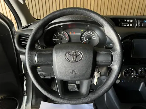 TOYOTA Hilux Caminhonete 2.8 4X4 DIESEL CABINE SIMPLES, Foto 14
