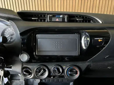 TOYOTA Hilux Caminhonete 2.8 4X4 DIESEL CABINE SIMPLES, Foto 17