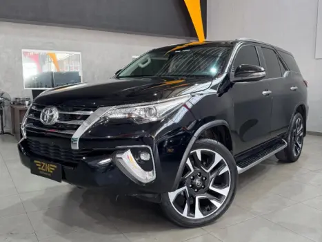 TOYOTA Hilux SW4 2.8 4P SRX 4X4 DIAMOND 7 LUGARES TURBO DIESEL AUTOMTICO, Foto 2