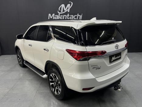 TOYOTA Hilux SW4 2.8 4P SRX 4X4 TURBO DIESEL AUTOMTICO, Foto 3