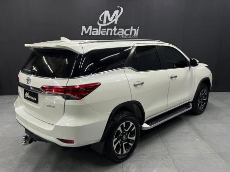 TOYOTA Hilux SW4 2.8 4P SRX 4X4 TURBO DIESEL AUTOMTICO, Foto 4