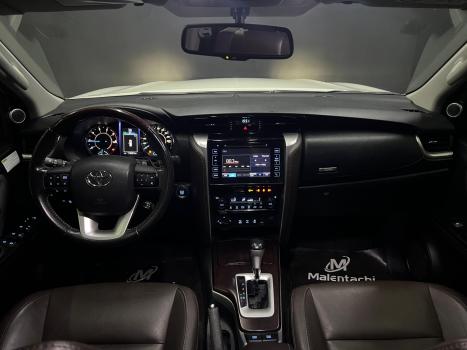 TOYOTA Hilux SW4 2.8 4P SRX 4X4 TURBO DIESEL AUTOMTICO, Foto 9