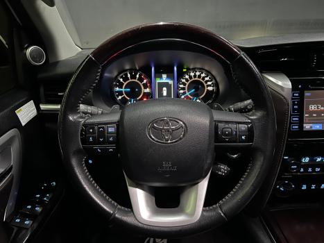 TOYOTA Hilux SW4 2.8 4P SRX 4X4 TURBO DIESEL AUTOMTICO, Foto 10