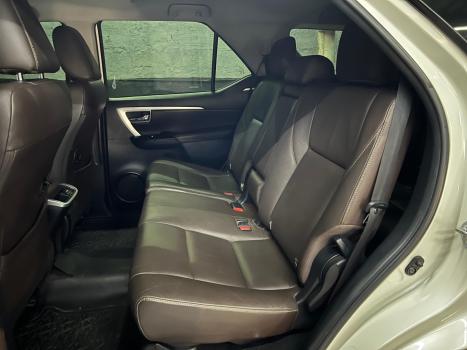 TOYOTA Hilux SW4 2.8 4P SRX 4X4 TURBO DIESEL AUTOMTICO, Foto 11