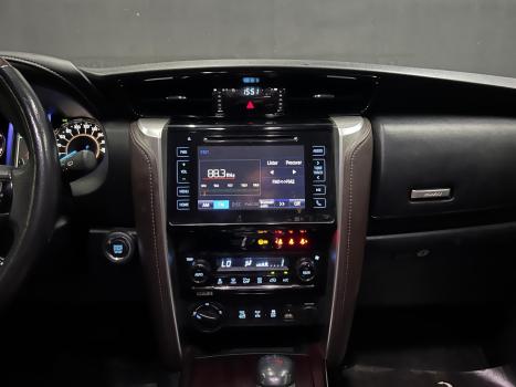 TOYOTA Hilux SW4 2.8 4P SRX 4X4 TURBO DIESEL AUTOMTICO, Foto 12