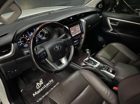 TOYOTA Hilux SW4 2.8 4P SRX 4X4 TURBO DIESEL AUTOMTICO, Foto 13