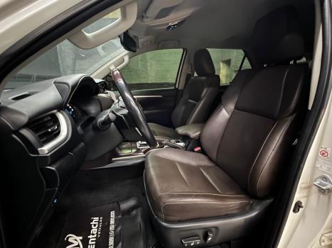TOYOTA Hilux SW4 2.8 4P SRX 4X4 TURBO DIESEL AUTOMTICO, Foto 14