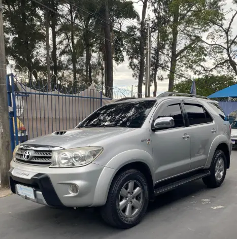 TOYOTA Hilux SW4 3.0 16V 4P SRV 4X4 7 LUGARES TURBO DIESEL AUTOMTICO, Foto 1