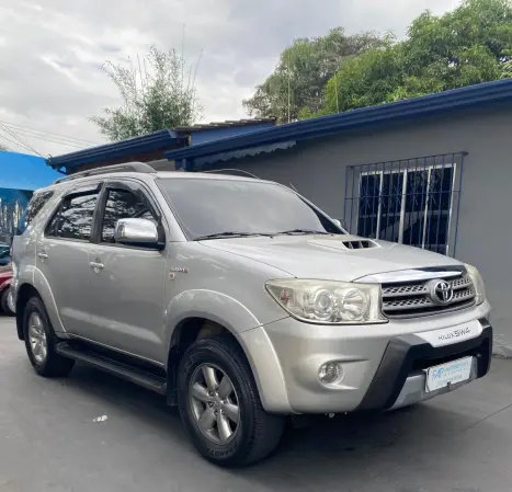 TOYOTA Hilux SW4 3.0 16V 4P SRV 4X4 7 LUGARES TURBO DIESEL AUTOMTICO, Foto 2
