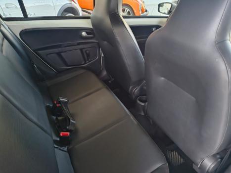 VOLKSWAGEN UP 1.0 12V RED BLACK WHITE FLEX, Foto 12