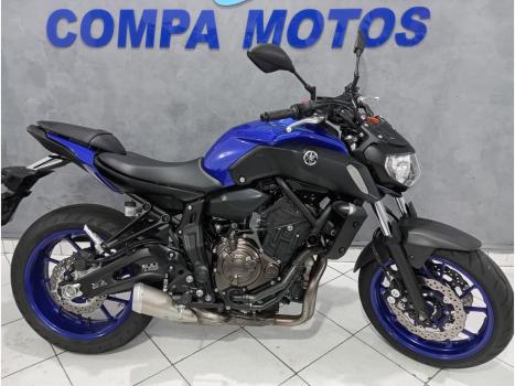 YAMAHA MT-07 700 ABS, Foto 3